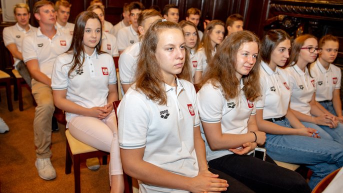 W rektoracie Politechniki Łódzkiej wręczono nominacje dla 32 młodych reprezentantów Polski na Mistrzostwa Europy Juniorów w pływaniu W rektoracie Politechniki Łódzkiej wręczono nominacje dla 32 młodych reprezentantów Polski na Mistrzostwa Europy Juniorów w pływaniu - fot: Łódzki Okręgowy Związek Pływacki