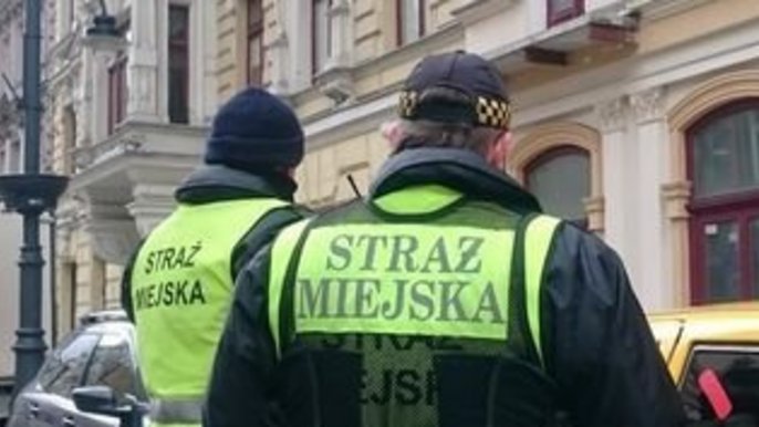 Łódzcy strażnicy miejscy z certyfikatami ratowników Łódzcy strażnicy miejscy z certyfikatami ratowników
