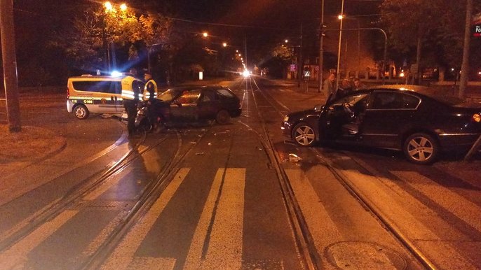 Strażnicy zabezpieczyli kolizję i udzielili pomocy przedmedycznej Strażnicy zabezpieczyli kolizję i udzielili pomocy przedmedycznej