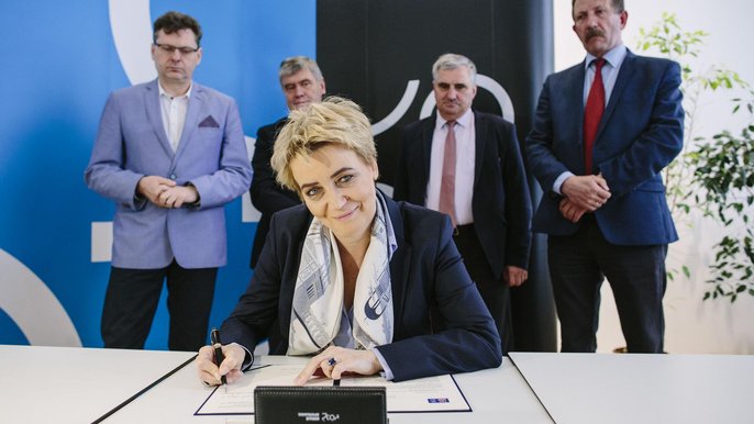 Podpisanie petycji do rządu w sprawie drogi S14 Podpisanie petycji do rządu w sprawie drogi S14 - fot. Radosław Jóźwiak / UMŁ