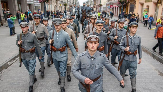 Przemarsz rekonstruktorów Brygady Legionów Polskich - fot. z arch. UMŁ