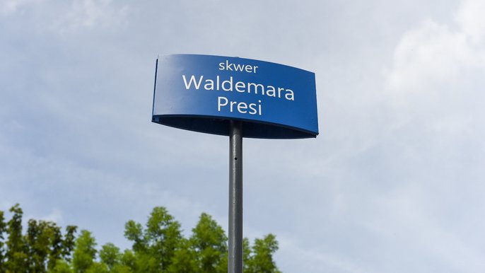 Skwer im. Waldemara Presi przy teatrze Arlekin Skwer im. Waldemara Presi przy teatrze Arlekin - fot. Paweł Łacheta