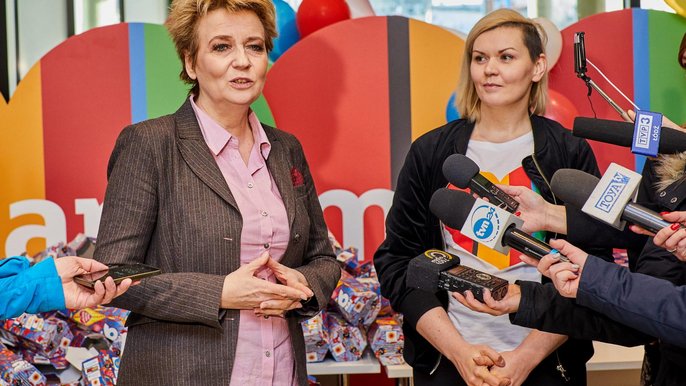 Prezydent Łodzi Hanna Zdanowska zebrała do puszki ponad 22 tysiące złotych oraz biżuterię Prezydent Łodzi Hanna Zdanowska zebrała do puszki ponad 22 tysiące złotych oraz biżuterię - fot. Sebastian Glapiński / UMŁ
