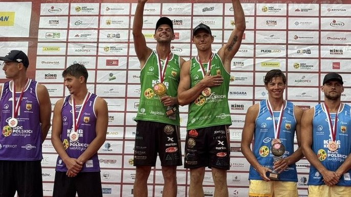  - podium turnieju mężczyzn, cała medalowa 6 po ceremonii medalowej