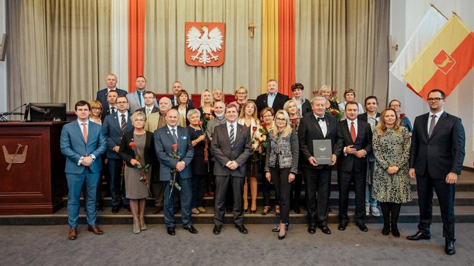 Odznaki „Za Zasługi dla Miasta Łodzi” trafiły do dwudziestu trzech osób i jednej fundacji. Odznaki „Za Zasługi dla Miasta Łodzi” trafiły do dwudziestu trzech osób i jednej fundacji. - fot. Radosław Żydowicz / UMŁ