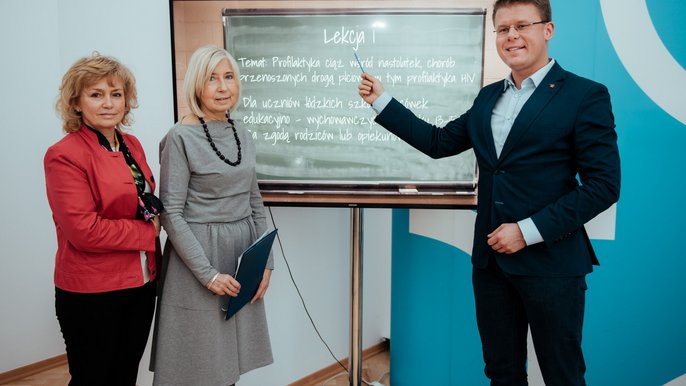 Głównym celem działań jest zachęcanie młodzieży do podejmowania świadomych decyzji oraz kształtowania odpowiedzialnych postaw w dziedzinie życia seksualnego, a także profilaktyka z uwzględnieniem chorób przenoszonych drogą płciową. Głównym celem działań jest zachęcanie młodzieży do podejmowania świadomych decyzji oraz kształtowania odpowiedzialnych postaw w dziedzinie życia seksualnego, a także profilaktyka z uwzględnieniem chorób przenoszonych drogą płciową. - fot. Radosław Żydowicz