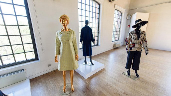 Część wystawy poświęcona jest kreacjom spod znaku domu mody Dior - fot. Radosław Żydowicz / UMŁ