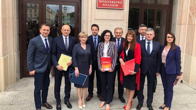 Wezwania do zapłaty w Ministerstwie Finansów, czekamy na zwrot kosztów reformy oświaty Wezwania do zapłaty w Ministerstwie Finansów, czekamy na zwrot kosztów reformy oświaty - fot. Monika Pawlak / UMŁ