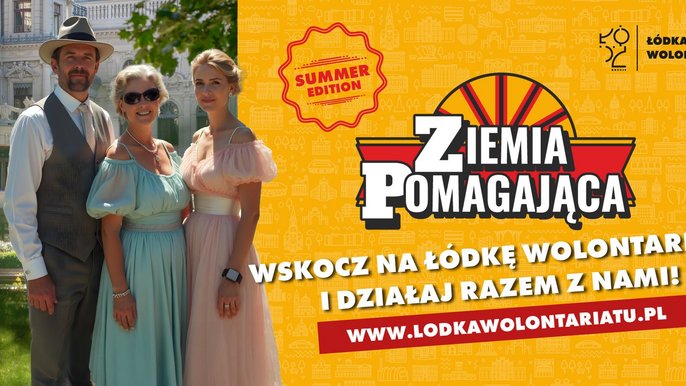  - Plakat Łódki Wolontariatu. Trzy osoby na tle zabytkowej kamienicy obok napis Ziemia Pomagająca WSKOCZ NA ŁÓDKĘ WOLONTARIATU I DZIAŁAJ RAZEM Z NAMI!