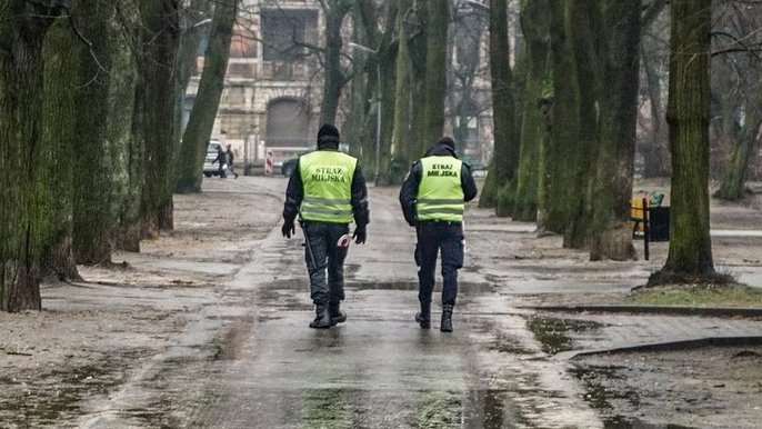 Straż Miejska pracuje w święta normalnie i będzie reagować na zgłoszenia od mieszkańców, zwracając szczególną uwagę na zachowania, które mogą mogą mieć charakter chuligański Straż Miejska pracuje w święta normalnie i będzie reagować na zgłoszenia od mieszkańców, zwracając szczególną uwagę na zachowania, które mogą mogą mieć charakter chuligański - fot. z arch. UMŁ