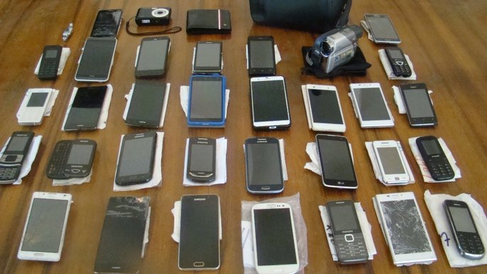 Telefony (także kamera i aparat) są przywrócone do ustawień fabrycznych i nie zawierają danych osobowych. Telefony (także kamera i aparat) są przywrócone do ustawień fabrycznych i nie zawierają danych osobowych. - fot. BRZ
