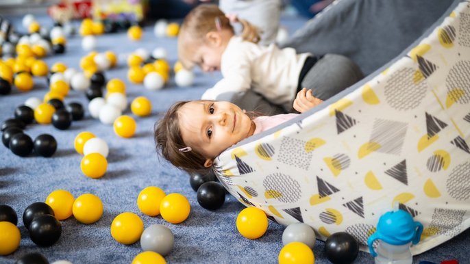 W maju 2019 r. dzięki dofinansowaniu Fundacji BGK „Moja Mała Ojczyzna” w filii nr 52 Biblioteki Miejskiej w Łodzi utworzono przestrzeń przygotowaną specjalnie na potrzeby najmłodszych dzieci - w wieku 0-3 lat. W maju 2019 r. dzięki dofinansowaniu Fundacji BGK „Moja Mała Ojczyzna” w filii nr 52 Biblioteki Miejskiej w Łodzi utworzono przestrzeń przygotowaną specjalnie na potrzeby najmłodszych dzieci - w wieku 0-3 lat. - fot. Witold Ancerowicz
