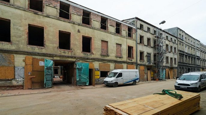 W 13 kamienicach przy ulicy Włókienniczej trwają prace budowlane. W 13 kamienicach przy ulicy Włókienniczej trwają prace budowlane. - fot. Paweł Łacheta / UMŁ