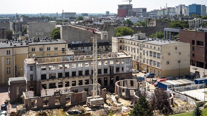 Na terenie kompleksu EC1 powstaje Centrum Komiksu i Narracji Interaktywnej. W gmachu zakończyły się prace rozbiórkowe i zaczęło wznoszenie nowych ścian - fot. Stefan Brajter