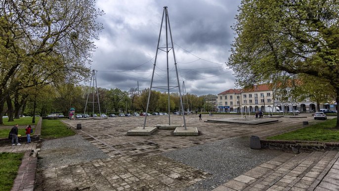 Pamiętacie wstążki na Starym Rynku? Teraz zastąpi je instalacja Roberta Rumasa - fot. Stefan Brajter / UMŁ