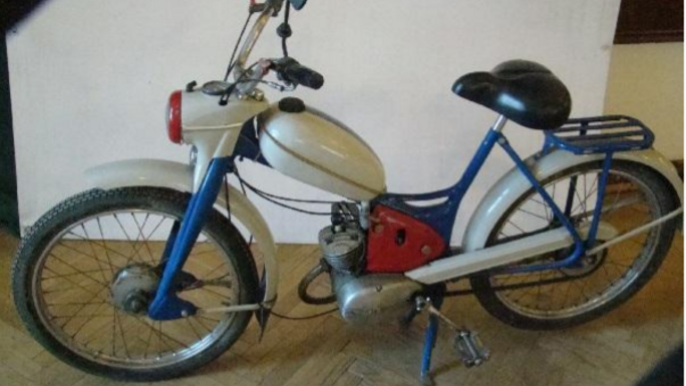 Aukcja przedmiotów z Biura Rzeczy Znalezionych po raz pierwszy odbędzie się na Allegro. Jednym z wystawionych na sprzedaż przedmiotów jest motorower Komar. Aukcja przedmiotów z Biura Rzeczy Znalezionych po raz pierwszy odbędzie się na Allegro. Jednym z wystawionych na sprzedaż przedmiotów jest motorower Komar.