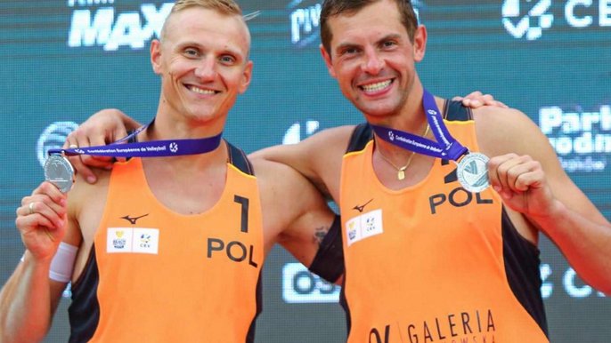  - na zdjęciu polscy zawodnicy z medalami