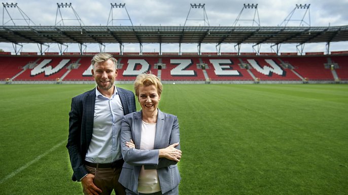 Prezydent Hanna Zdanowska i radny Bartosz Domaszewicz zachęcają do wspólnego kibicowania Prezydent Hanna Zdanowska i radny Bartosz Domaszewicz zachęcają do wspólnego kibicowania - fot. Radosław Jóźwiak / UMŁ
