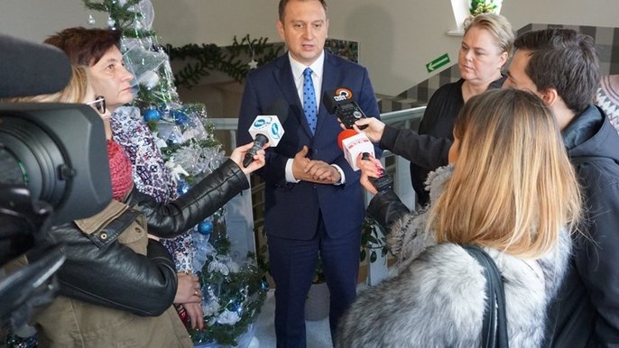 Wiceprezydent Trela podziękował dyrektorom szkół i przedszkoli biorących udział w akcji, uczniom i ich rodzicom Wiceprezydent Trela podziękował dyrektorom szkół i przedszkoli biorących udział w akcji, uczniom i ich rodzicom - fot. Monika Pawlak / UMŁ