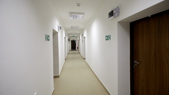 W wyremontowanym przez miasto bloku przy ul. Objazdowej 17 znajduje się 57 nowych i tanich w utrzymaniu mieszkań dla najbardziej potrzebujących W wyremontowanym przez miasto bloku przy ul. Objazdowej 17 znajduje się 57 nowych i tanich w utrzymaniu mieszkań dla najbardziej potrzebujących - fot. Sebastian Glapiński / UMŁ