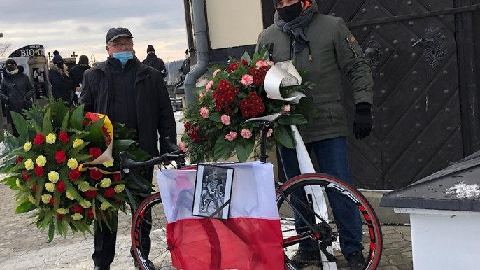 Wieniec w barwach miasta na grób Ryszarda Szurkowskiego Wieniec w barwach miasta na grób Ryszarda Szurkowskiego - foto M. Goss