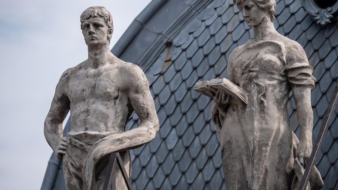 Rzeźby na dachu Pałacu Poznańskiego odzyskują dawny blask Rzeźby na dachu Pałacu Poznańskiego odzyskują dawny blask - fot. Stefan Brajter / UMŁ