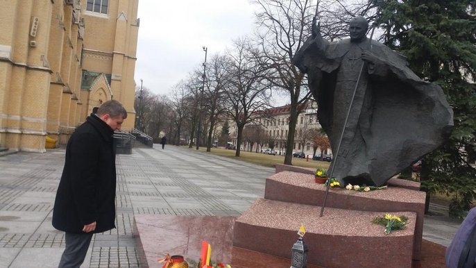 Miejsce pamięci Jana Pawła II odwiedził przewodniczący Rady Miejskiej w Łodzi Tomasz Kacprzak. 