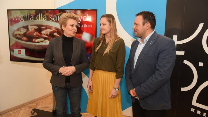Po raz trzeci w Łodzi zorganizowana zostanie "Wigilia dla samotnych". Jej inicjatorzy spodziewają się tysiąca osób Po raz trzeci w Łodzi zorganizowana zostanie "Wigilia dla samotnych". Jej inicjatorzy spodziewają się tysiąca osób - fot. Paweł Łacheta / UMŁ
