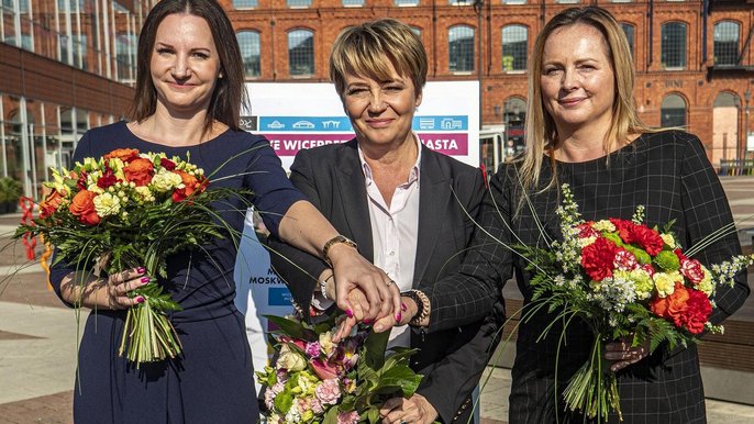 Prezydent Łodzi Hanna Zdanowska przedstawiła swoje nowe zastępczynie: Małgorzatę Moskwę-Wodnicką i Joannę Skrzydlewską Prezydent Łodzi Hanna Zdanowska przedstawiła swoje nowe zastępczynie: Małgorzatę Moskwę-Wodnicką i Joannę Skrzydlewską - fot. Stefan Brajter / UMŁ