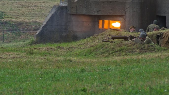 Obrona schronu. Rekonstrukcja Strońsko Obrona schronu. Rekonstrukcja Strońsko - Foto Andrzej Janecki