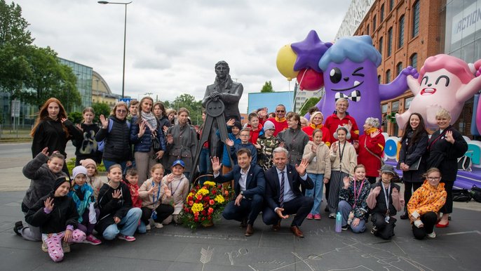 - Wspólne zdjęcie: wiceprezydent Adam Pustelnik, przewodniczący Rady Miejskiej w Łodzi Bartosz Domaszewicz. Fot. Paweł Łacheta, UMŁ