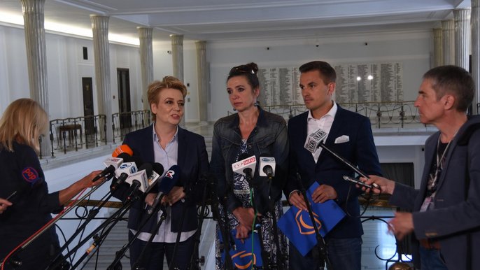 Prezydent Łodzi Hanna Zdanowska złożyła w Sejmie nowy projekt ustawy antydopalaczowej Prezydent Łodzi Hanna Zdanowska złożyła w Sejmie nowy projekt ustawy antydopalaczowej