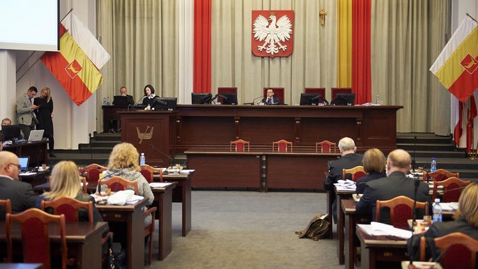 Około ośmiu godzin potrzebowali radni, by przyjąć najważniejszy dokument planistyczny dla Łodzi Około ośmiu godzin potrzebowali radni, by przyjąć najważniejszy dokument planistyczny dla Łodzi - fot. Radosław Jóźwiak / UMŁ