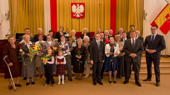Laureaci Nagród i Odznak z maja 2015 r. oraz radni Rady Miejskiej Laureaci Nagród i Odznak z maja 2015 r. oraz radni Rady Miejskiej - UMŁ