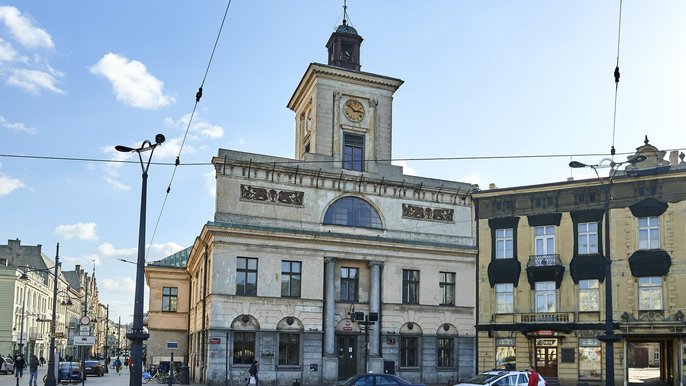 Zabytkowy ratusz, należący obecnie do Skarbu Państwa znajdzie się we władaniu samorządu łódzkiego. W zamian Archiwum Państwowe otrzyma działkę przy pl. Dąbrowskiego o pow. 4500 m kw., na której wybudowana zostanie nowa siedziba Archiwum Pańs Zabytkowy ratusz, należący obecnie do Skarbu Państwa znajdzie się we władaniu samorządu łódzkiego. W zamian Archiwum Państwowe otrzyma działkę przy pl. Dąbrowskiego o pow. 4500 m kw., na której wybudowana zostanie nowa siedziba Archiwum Pańs - fot. Radosław Jóźwiak
