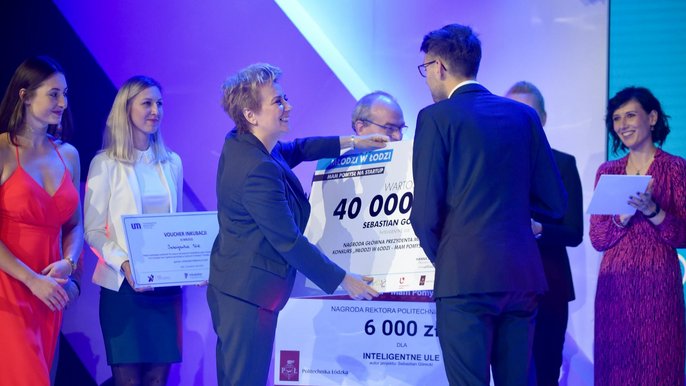 Wręczono nagrody w 10. edycji konkursu "Młodzi w Łodzi - Mam pomysł na startup" - fot. Paweł Łacheta / UMŁ