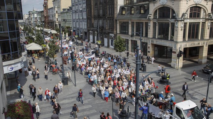 Parada seniorów ul. Piotrkowską - fot. Radosław Jóźwiak / UMŁ